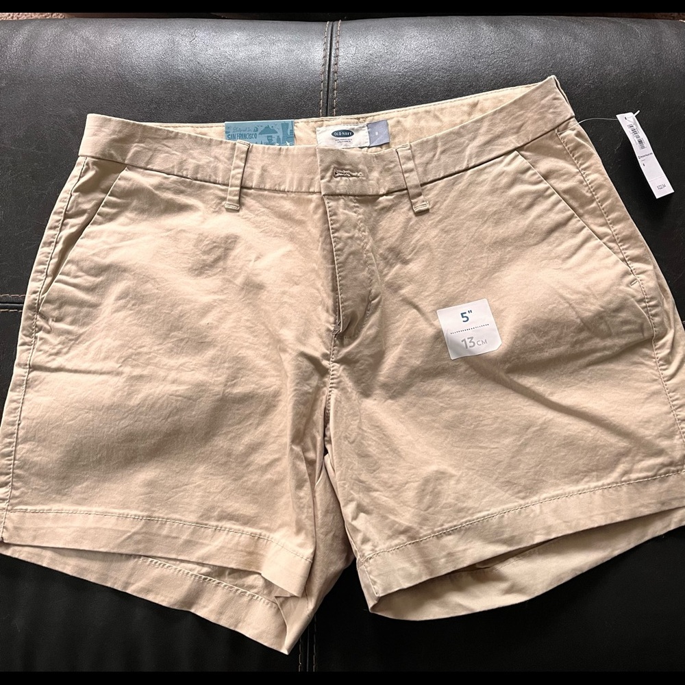 New! With tags! Old Navy Khaki cargo shorts. Women’s size 8